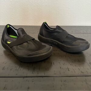 Oofos Men’s Oomg Low Slip-On Recovery Shoes